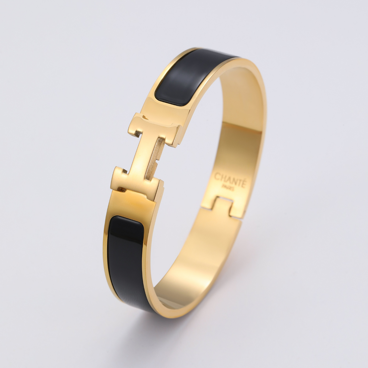 Helena Bangle
