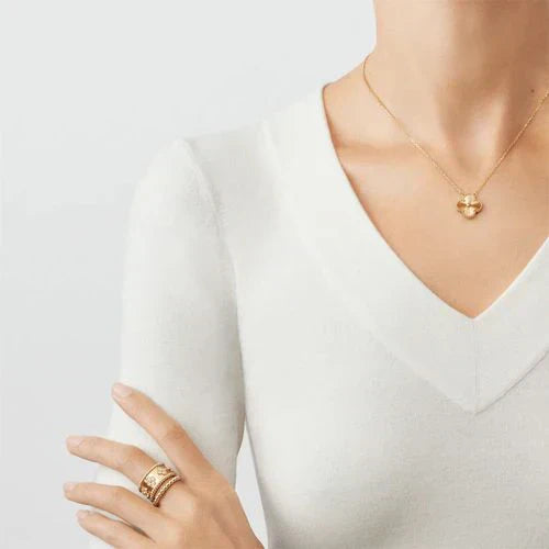 Lavish Four-Leaf Clover Necklace – Gold