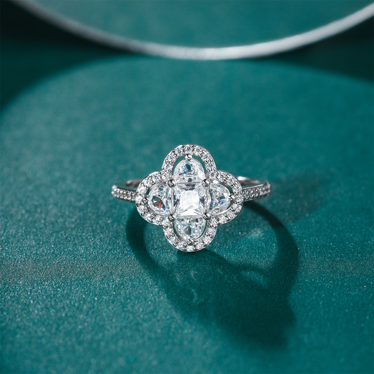 Clover Ring