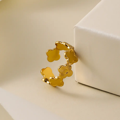 Clover Metal Ring
